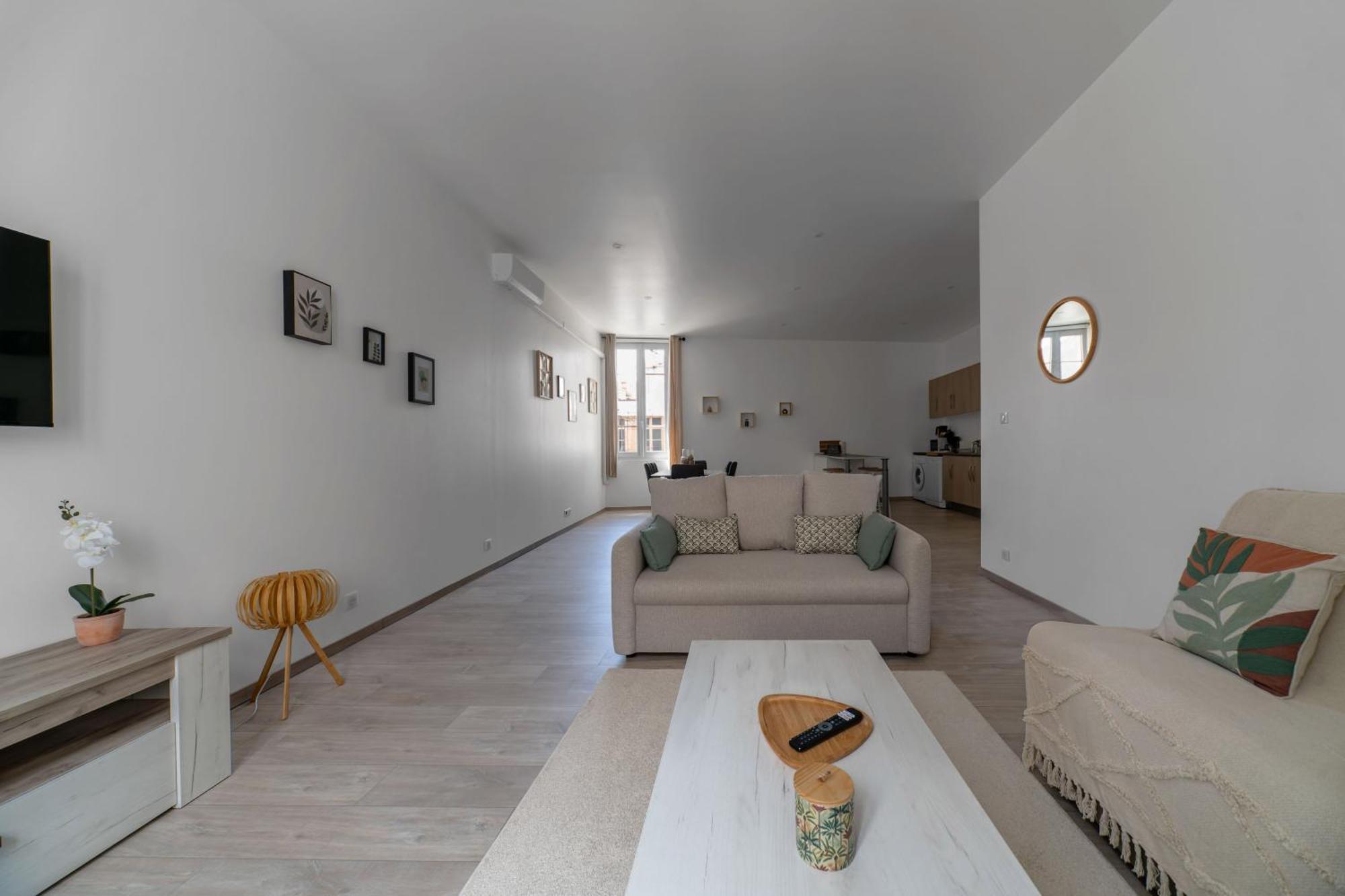Le Ravy - Appartement Design, 2 Chambres, Centre Ville 维琪 外观 照片
