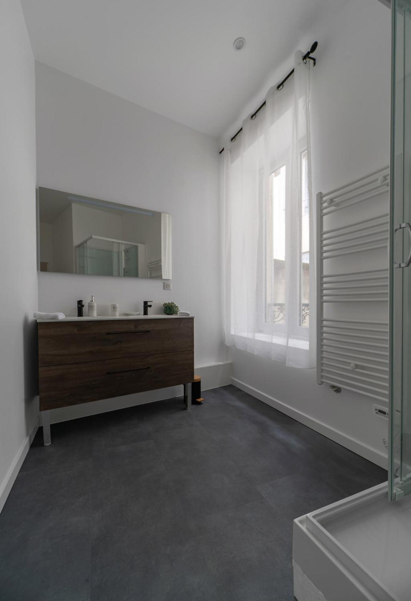 Le Ravy - Appartement Design, 2 Chambres, Centre Ville 维琪 外观 照片