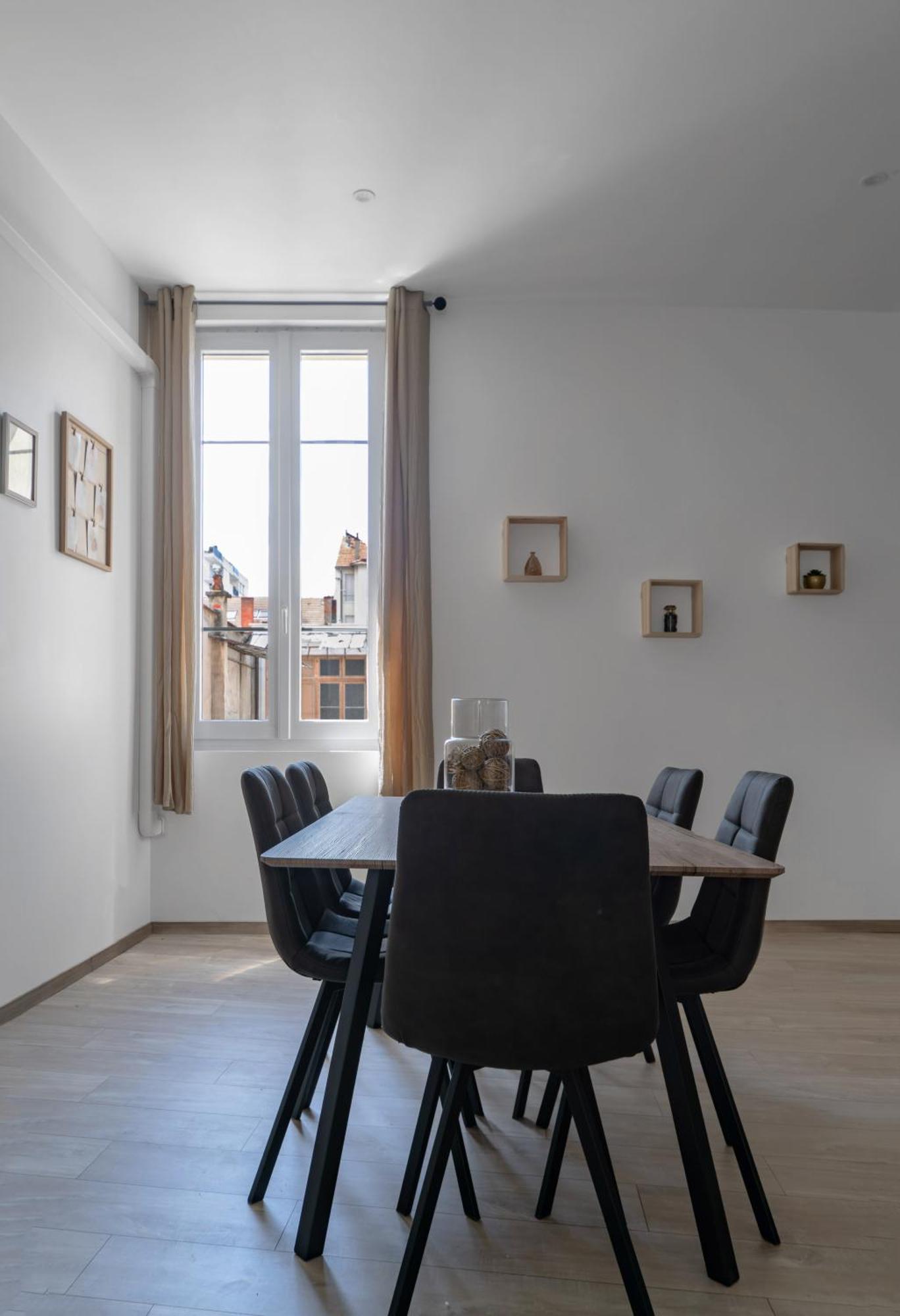 Le Ravy - Appartement Design, 2 Chambres, Centre Ville 维琪 外观 照片